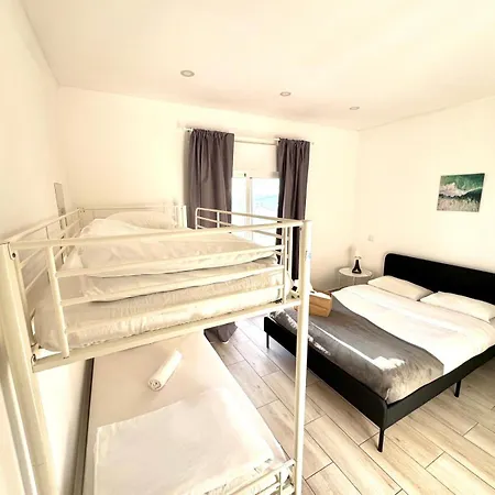 Blife Petrya Private At 民宿 *